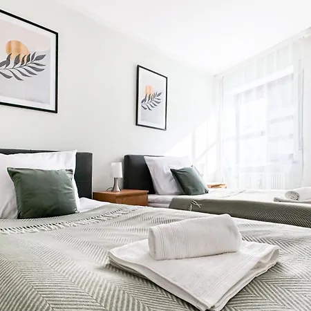 公寓 Moderne 3-zimmer-wohnung Im Zentrum- Tiefgarage Inklusive, Smart-tv, Shopping & Sightseeing Ums Eck *
