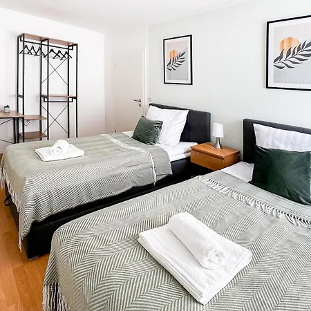 Moderne 3-zimmer-wohnung Im Zentrum- Tiefgarage Inklusive, Smart-tv, Shopping & Sightseeing Ums Eck *