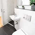 Διαμέρισμα Moderne 3-zimmer-wohnung Im Zentrum- Tiefgarage Inklusive, Smart-tv, Shopping & Sightseeing Ums Eck *