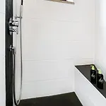 Διαμέρισμα Moderne 3-zimmer-wohnung Im Zentrum- Tiefgarage Inklusive, Smart-tv, Shopping & Sightseeing Ums Eck *