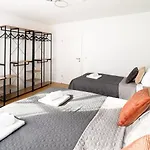 Moderne 3-zimmer-wohnung Im Zentrum- Tiefgarage Inklusive, Smart-tv, Shopping & Sightseeing Ums Eck * Aψβούργη