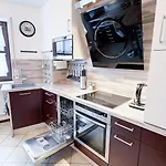 Moderne 3-zimmer-wohnung Im Zentrum- Tiefgarage Inklusive, Smart-tv, Shopping & Sightseeing Ums Eck Διαμέρισμα Aψβούργη