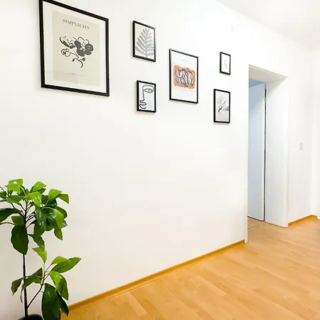 Moderne 3-zimmer-wohnung Im Zentrum- Tiefgarage Inklusive, Smart-tv, Shopping & Sightseeing Ums Eck Lägenhet