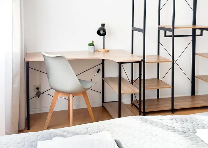 Moderne 3-zimmer-wohnung Im Zentrum- Tiefgarage Inklusive, Smart-tv, Shopping&sightseeing Ums Eck Apartment *