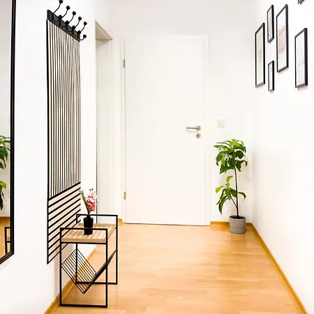 Neu - Zentrum, 3 Zi, Free Tiefgarage, Smart Tv, Wlan